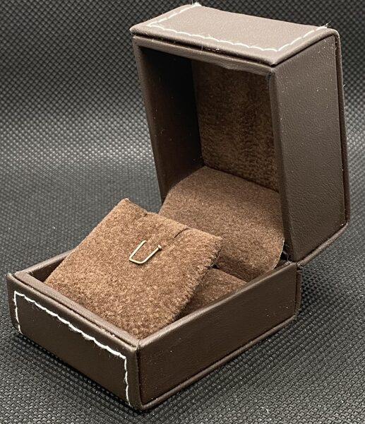Barna bőr szettes doboz fülbevalóhoz és medálhoz